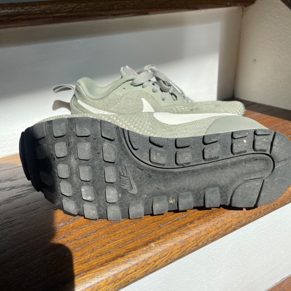 Nike shoes - Picture 3 of 4